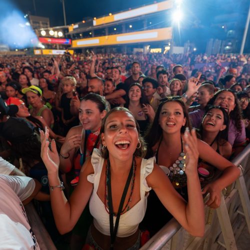 Em duas semanas, mais de 1 milhão de pessoas assistem aos shows do Verão Maior Paraná