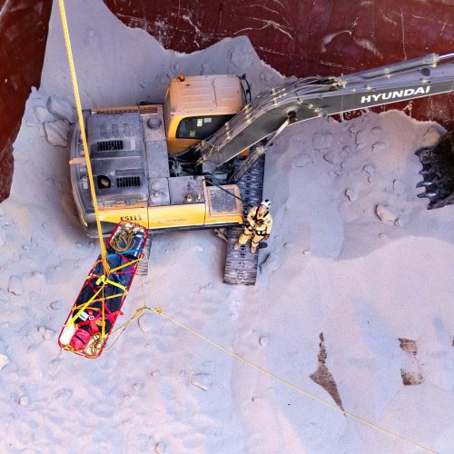 Porto de Paranaguá realiza simulação inédita de resgate em porão de navio