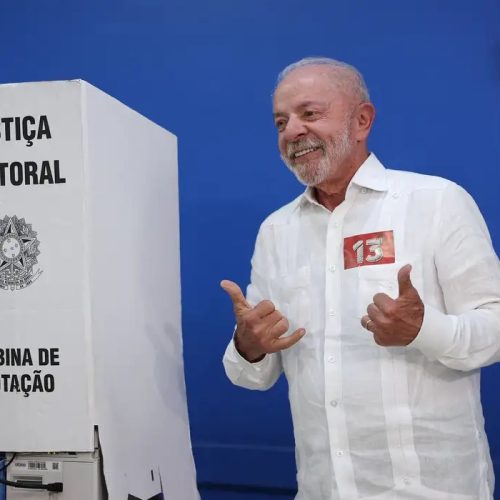 Lula vota em SP e diz estar agradecido ao povo brasileiro