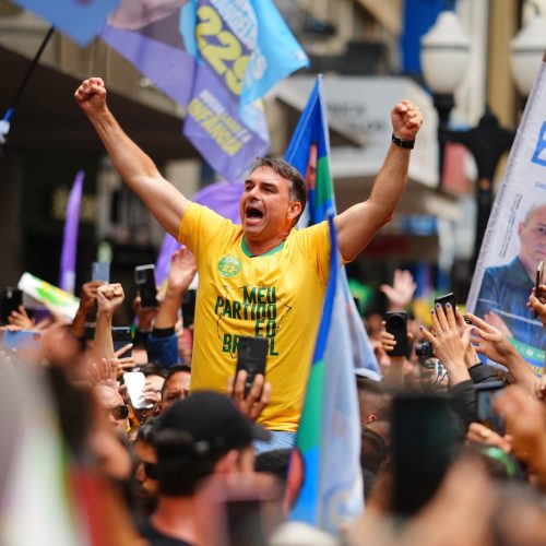 Flávio Bolsonaro encerra segundo turno em Carambeí com 9.996 votos