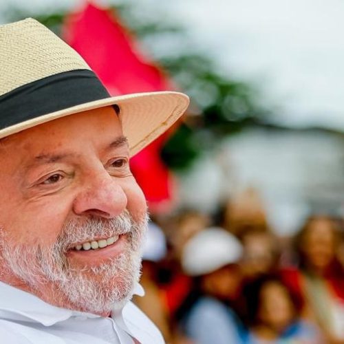 Lula é reeleito presidente do Brasil para mais quatro anos