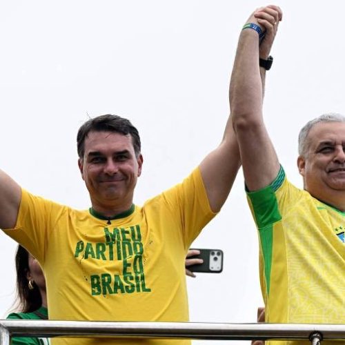 ELEIÇÃO ACIRRADA: Flávio Bolsonaro passa à frente de Lula na apuração nacional