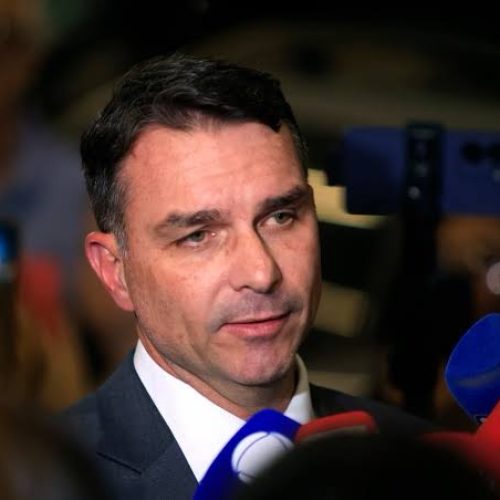 Flávio Bolsonaro contesta resultado da eleição e fala em pedir anulação da votação