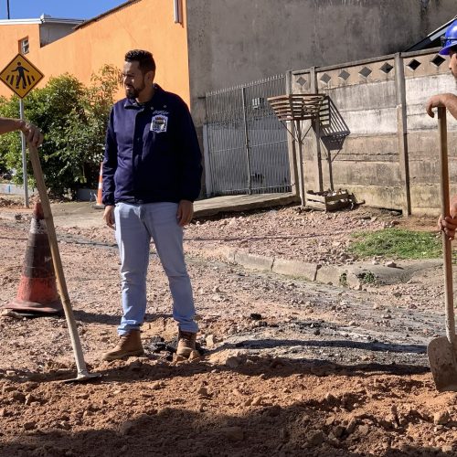Diego Silva fiscaliza obras de infraestrutura na Rua das Orquídeas em Carambeí