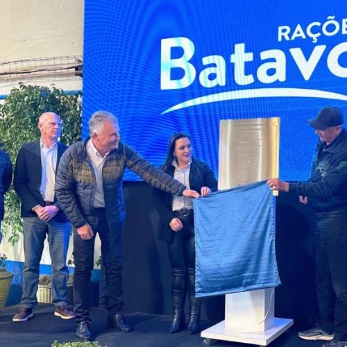 Frísia inaugura linha para suínos na fábrica da Rações Batavo em Carambeí