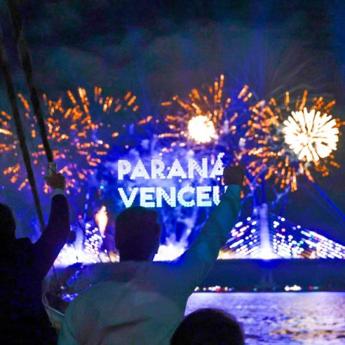 Show de luzes, drones e música emociona o público e celebra entrega da Ponte de Guaratuba