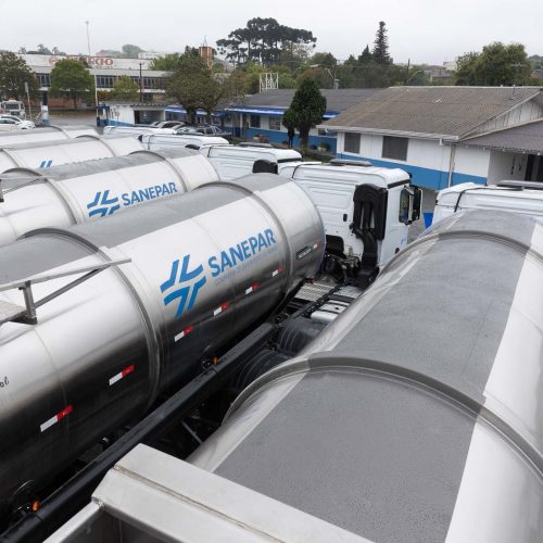 Sanepar reforça frota com cinco maiores caminhões-pipa da companhia