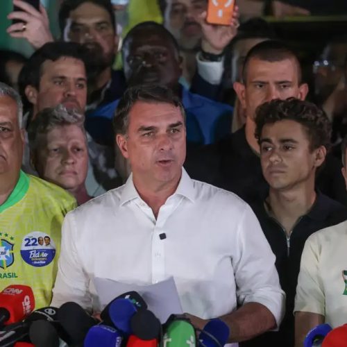 Em carta, Flávio se declara “verdadeiro presidente eleito do Brasil”