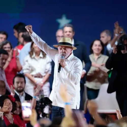 PT oficializa candidatura de Lula à Presidência
