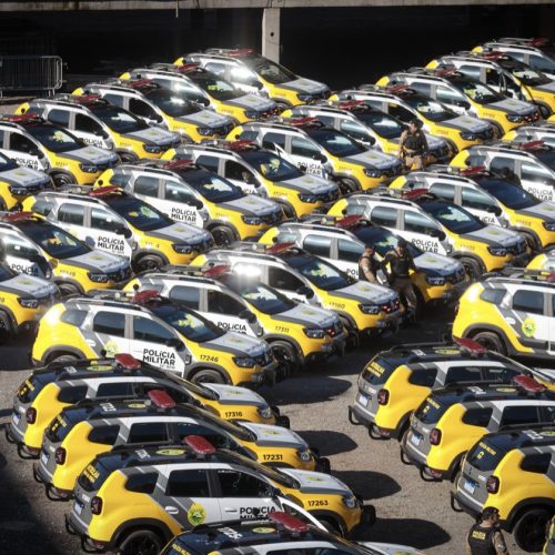 Investimento de R$ 63 milhões: Ratinho Junior entrega 431 motos e viaturas para a PMPR