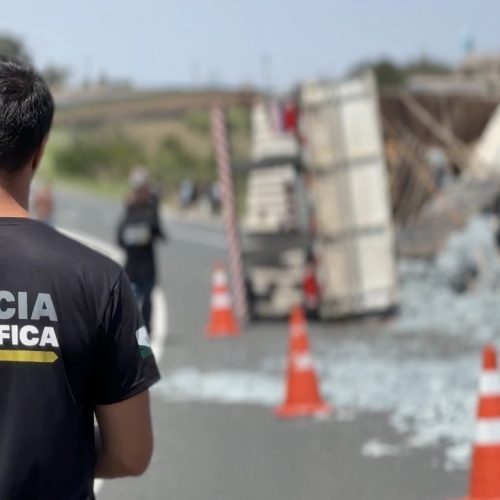 Polícia Científica investiga causas do acidente fatal na PR-151 em Carambeí