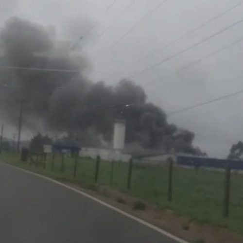 Incêndio em empresa no Catanduvas mobiliza Corpo de Bombeiros