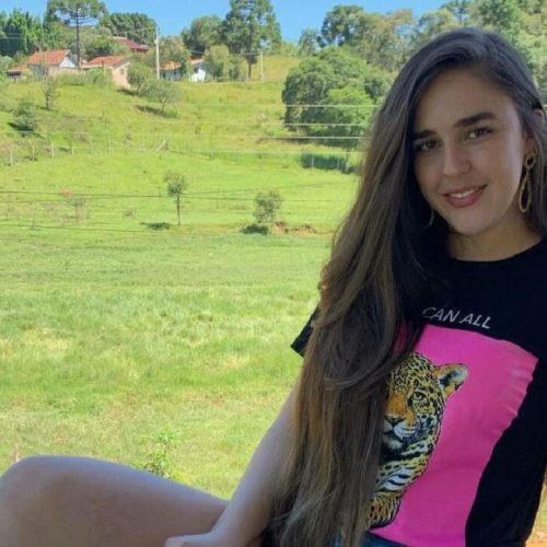 Esteticista que morreu em grave acidente na PR-423 é identificada