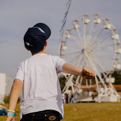 Roda-gigante fica aberta ao público no mês de agosto em Carambeí