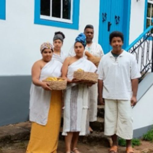 Alunos do Colégio Júlia Wanderley Representam a Presença Negra na Caminhada “Nos Passos dos Imigrantes” em Carambeí