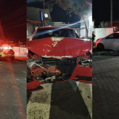 Colisão traseira entre dois carros deixa duas pessoas com ferimentos leves em Carambeí