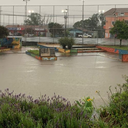 Chuvas intensas causam alagamentos em Carambeí