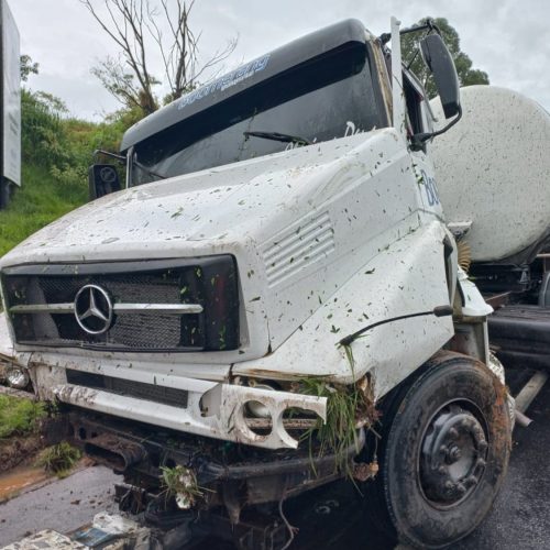 Motorista fica ferido em acidente na PR-151, em Carambeí