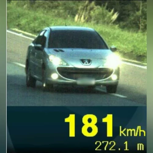 Carro é flagrado a mais de 180 km/h em rodovia no Paraná